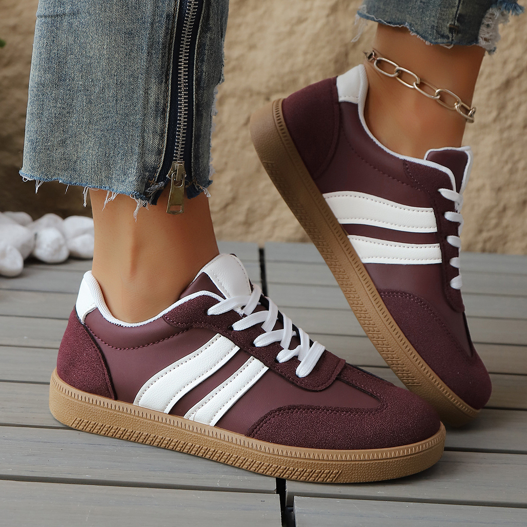Versatile Zippa women's retro sneakers. Comfort, classic style, and lightweight design for any casual outfit.