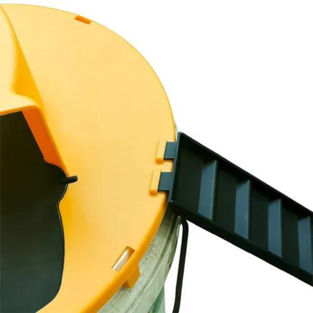 Auto reset humane mouse trap cover. Effective & reusable bucket trap for rodent control.